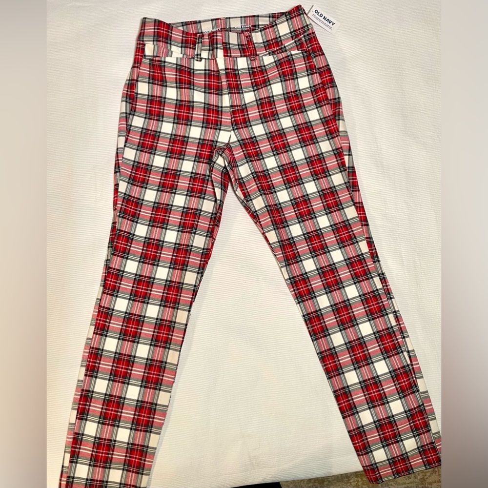 Old Navy women’s plaid Pixie Skinny pants. Size 0. NWT